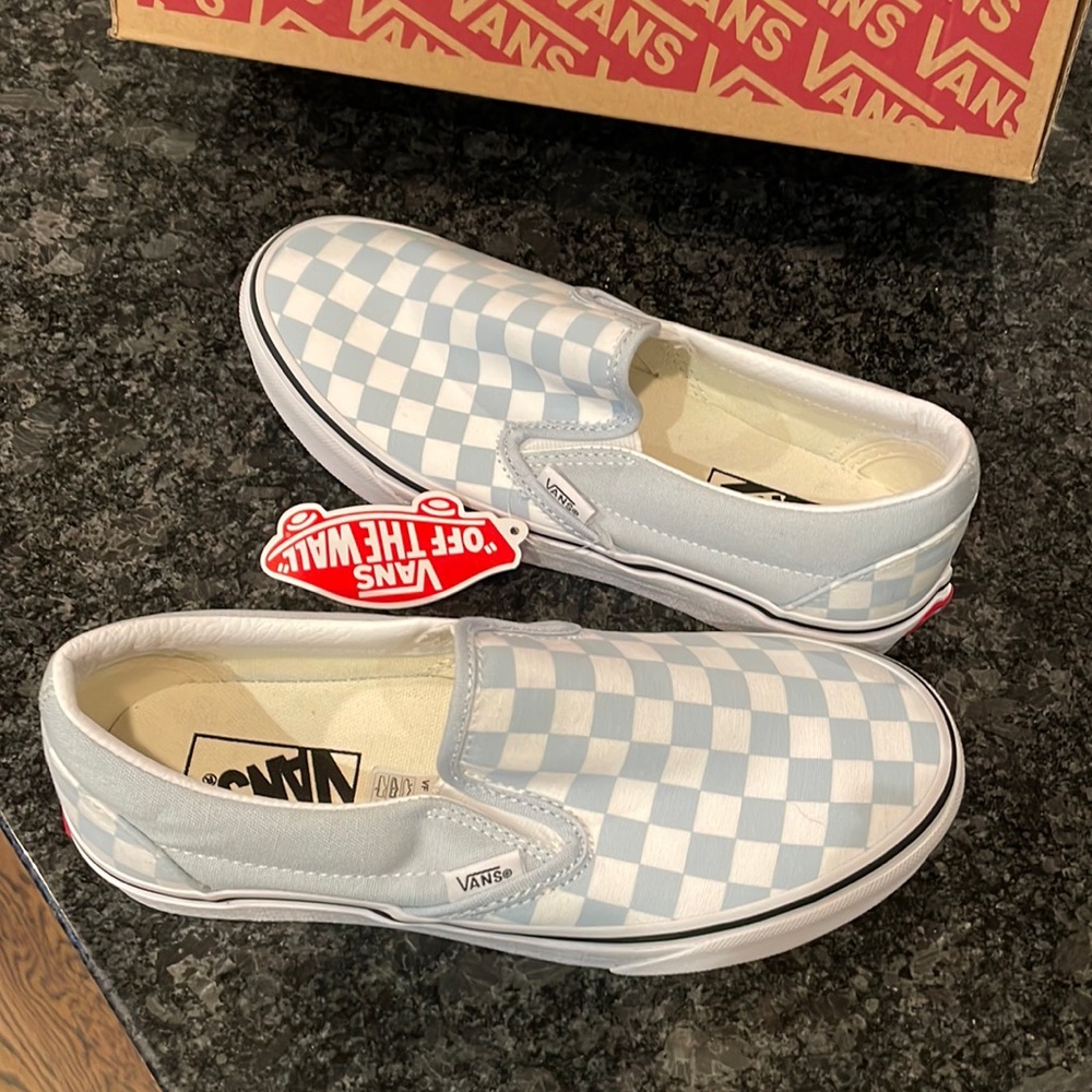 VANS Classic Slip On - Womens size 7.0  (mens size 5.5) NWT